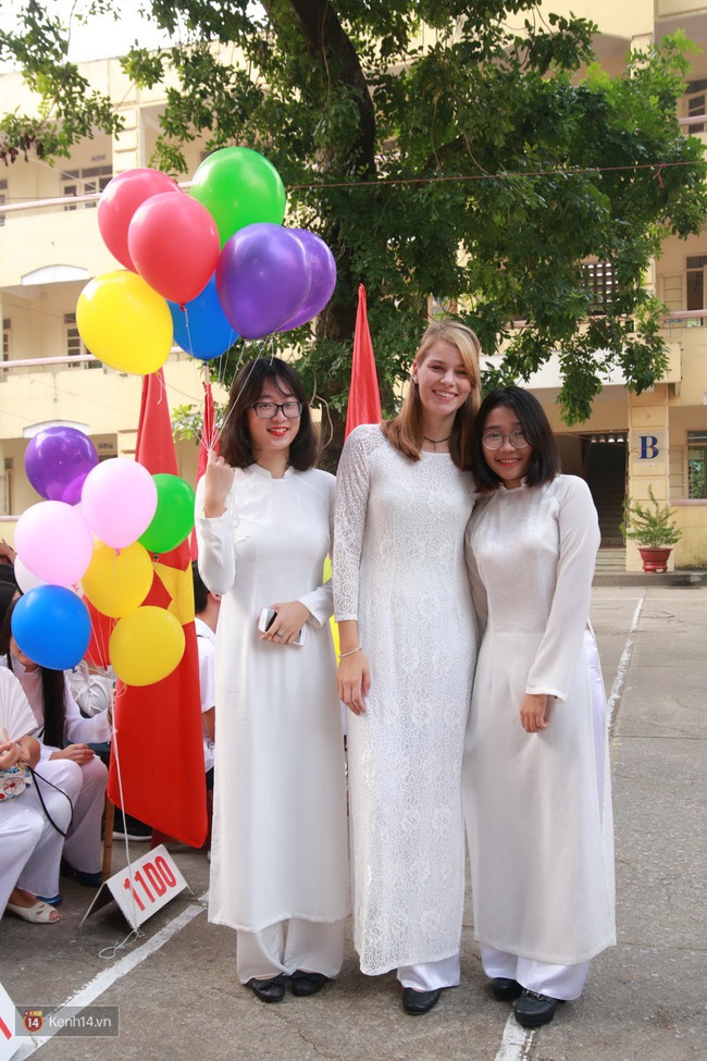 Học sinh Hà Nội và Sài Gòn cực hào hứng trong ngày khai giảng - Ảnh 10.