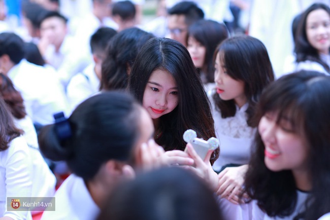 Học sinh Hà Nội và Sài Gòn cực hào hứng trong ngày khai giảng - Ảnh 3.