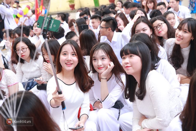 Học sinh Hà Nội và Sài Gòn cực hào hứng trong ngày khai giảng - Ảnh 11.