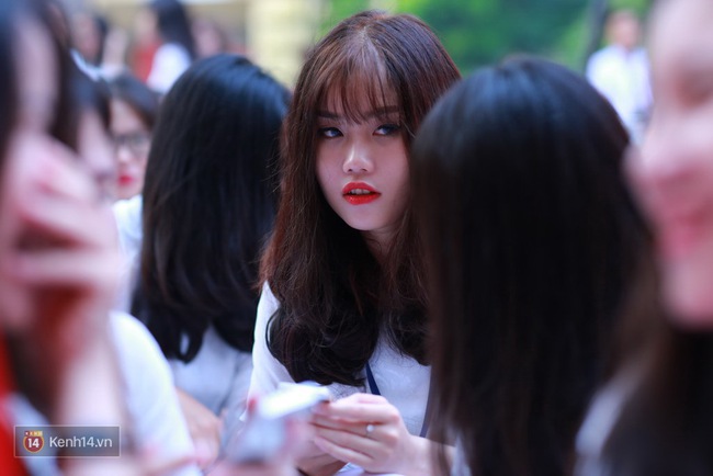 Học sinh Hà Nội và Sài Gòn cực hào hứng trong ngày khai giảng - Ảnh 4.