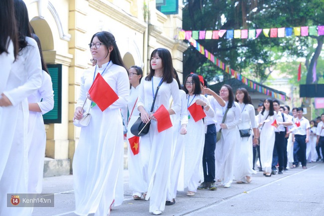 Học sinh Hà Nội và Sài Gòn cực hào hứng trong ngày khai giảng - Ảnh 13.