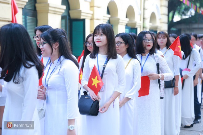 Học sinh Hà Nội và Sài Gòn cực hào hứng trong ngày khai giảng - Ảnh 14.