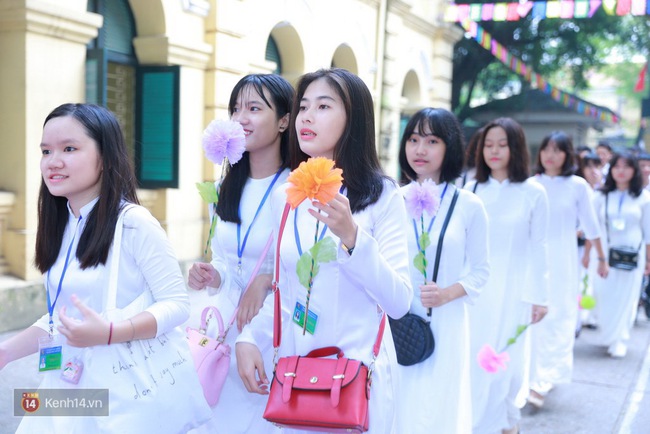 Học sinh Hà Nội và Sài Gòn cực hào hứng trong ngày khai giảng - Ảnh 15.