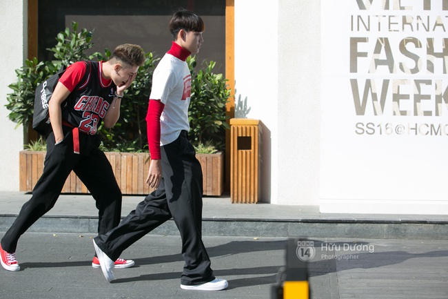 Street style VIFW ngày 2: Năng động, thoải mái nhưng phải cool triệt để - Ảnh 11.