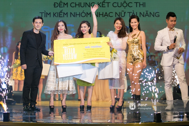 Đ&ocirc;ng Nhi vồ ếch vẫn gượng cười v&agrave; tiếp tục biểu diễn m&aacute;u lửa tr&ecirc;n s&acirc;n khấu - Ảnh 7.