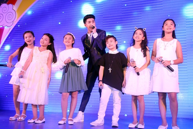 Noo Phước Thịnh dẫn đàn con nhỏ đi học hát với Thiều Bảo Trang, vui chơi Trung thu - Ảnh 11.