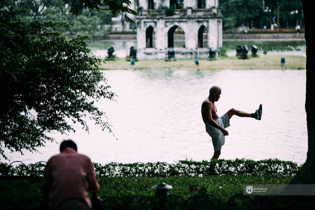 Hà Nội đẹp và yên bình quá trong một sáng ai cũng hân hoan: A, lạnh rồi! - Ảnh 21.