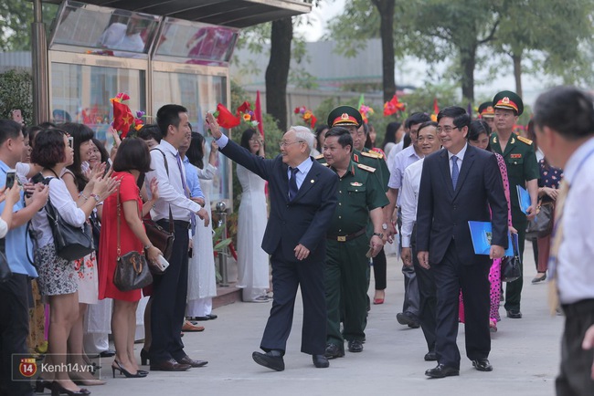 Học sinh H&agrave; Nội v&agrave; S&agrave;i G&ograve;n cực h&agrave;o hứng trong ng&agrave;y khai giảng - Ảnh 21.
