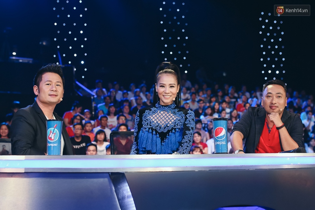 Chung kết Vietnam Idol: Thu Minh xông lên sân khấu đọ giọng với Janice - Ảnh 1.