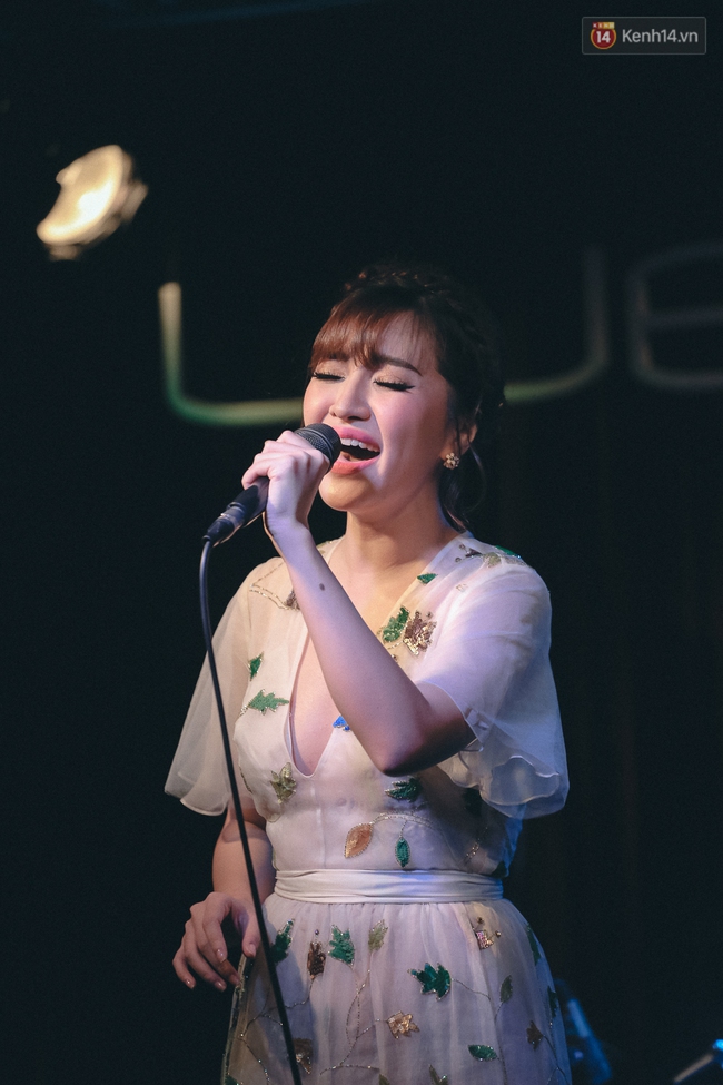 B&iacute;ch Phương kể lại th&aacute;ng ng&agrave;y cơ cực c&ugrave;ng Ti&ecirc;n Cookie trong đ&ecirc;m nhạc ri&ecirc;ng - Ảnh 7.