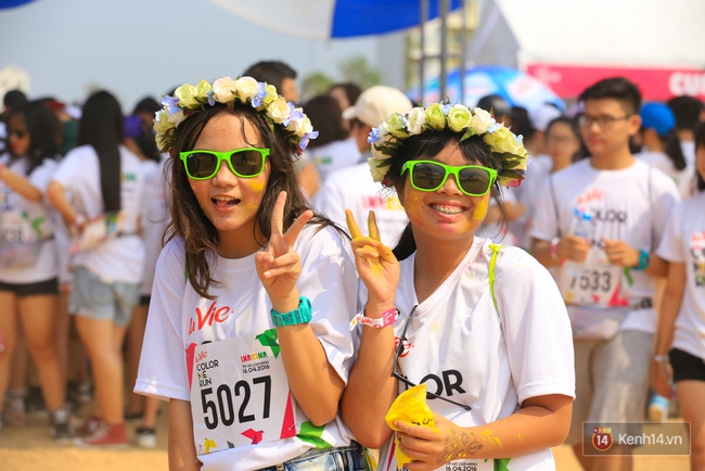 Quá vui, quá sôi động với hàng nghìn bạn trẻ tại đường chạy La Vie Color Me Run - Ảnh 10.