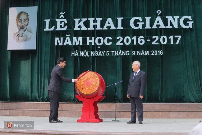 Học sinh H&agrave; Nội v&agrave; S&agrave;i G&ograve;n cực h&agrave;o hứng trong ng&agrave;y khai giảng - Ảnh 26.