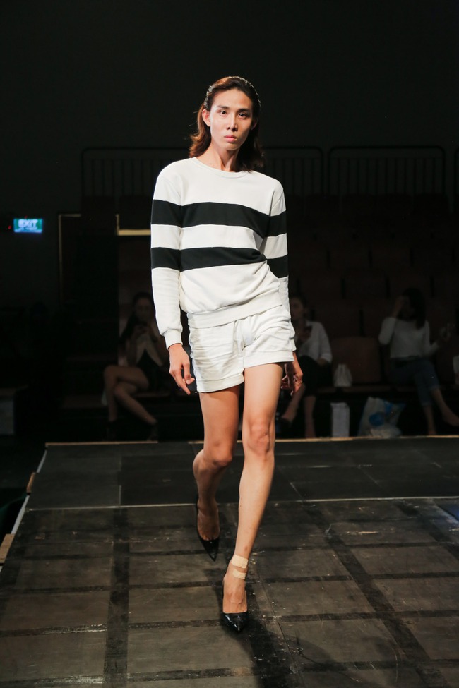 Minh Tú diện quần tụt lộ hẳn underwear, chỉ đạo Phí Phương Anh tập catwalk - Ảnh 8. Minh Tú diện quần tụt lộ hẳn underwear, chỉ đạo Phí Phương Anh tập catwalk - Ảnh 8.