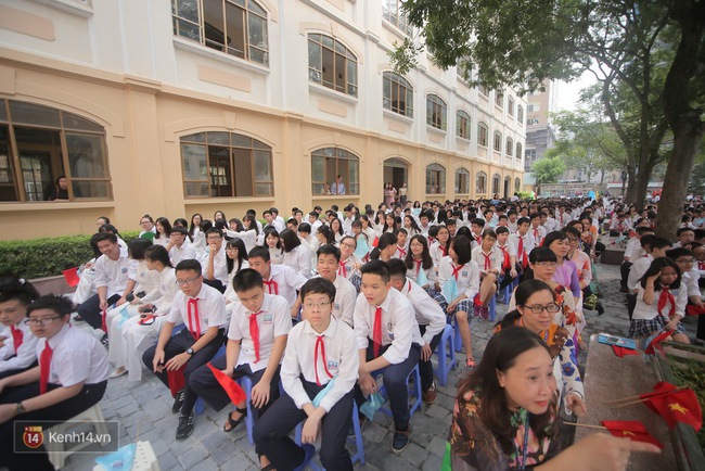 Học sinh H&agrave; Nội v&agrave; S&agrave;i G&ograve;n cực h&agrave;o hứng trong ng&agrave;y khai giảng - Ảnh 28.