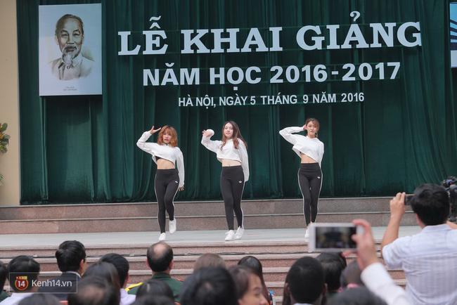 Học sinh H&agrave; Nội v&agrave; S&agrave;i G&ograve;n cực h&agrave;o hứng trong ng&agrave;y khai giảng - Ảnh 30.