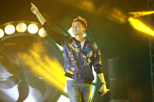 Sơn T&ugrave;ng nhoi hết cỡ khi l&agrave;m B-boy trước 15.000 fan Hải Ph&ograve;ng - Ảnh 26.