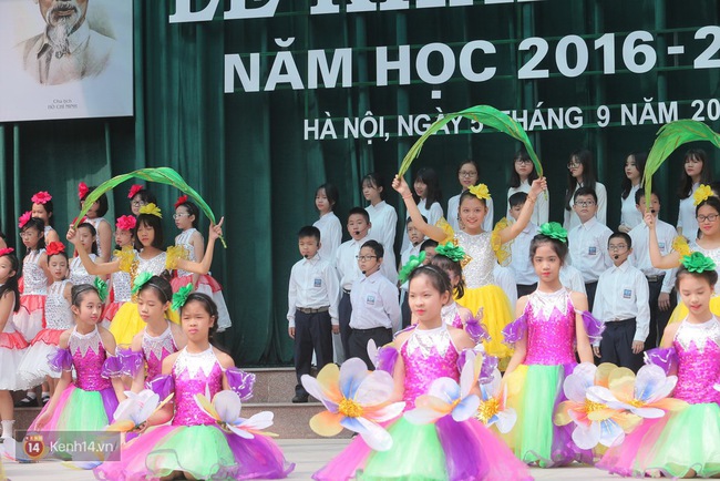 Học sinh H&agrave; Nội v&agrave; S&agrave;i G&ograve;n cực h&agrave;o hứng trong ng&agrave;y khai giảng - Ảnh 31.