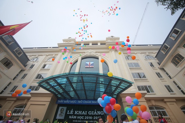 Học sinh H&agrave; Nội v&agrave; S&agrave;i G&ograve;n cực h&agrave;o hứng trong ng&agrave;y khai giảng - Ảnh 32.