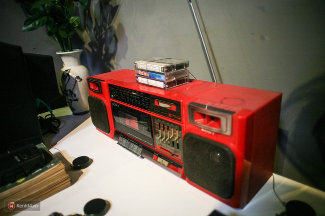 Một trời kỷ niệm &ugrave;a về khi ngắm những Cassette, xe DD đỏ, đồng hồ Gimiko...  ở bảo t&agrave;ng - Ảnh 2.