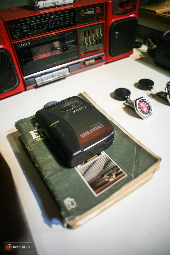 Một trời kỷ niệm &ugrave;a về khi ngắm những Cassette, xe DD đỏ, đồng hồ Gimiko...  ở bảo t&agrave;ng - Ảnh 12.