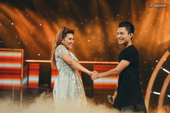 Chung kết Vietnam Idol: Thu Minh xông lên sân khấu đọ giọng với Janice - Ảnh 15.