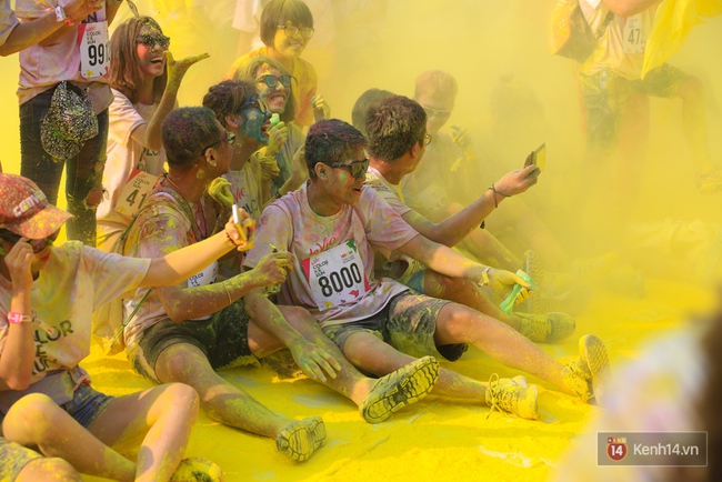 Qu&aacute; vui, qu&aacute; s&ocirc;i động với h&agrave;ng ngh&igrave;n bạn trẻ tại đường chạy La Vie Color Me Run - Ảnh 27.