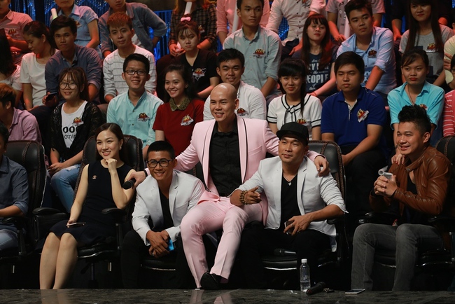 Ca sĩ giấu mặt: Phan Đinh Tùng tái ngộ MTV, ôn lại kỷ niệm thời hoàng kim - Ảnh 2.