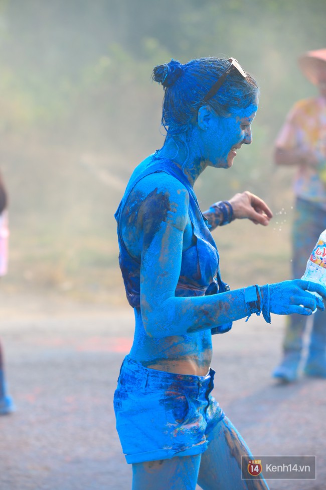 Qu&aacute; vui, qu&aacute; s&ocirc;i động với h&agrave;ng ngh&igrave;n bạn trẻ tại đường chạy La Vie Color Me Run - Ảnh 37.