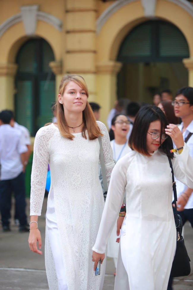 Học sinh Hà Nội và Sài Gòn cực hào hứng trong ngày khai giảng - Ảnh 7.