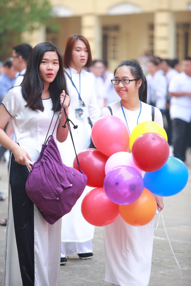 Học sinh Hà Nội và Sài Gòn cực hào hứng trong ngày khai giảng - Ảnh 8.