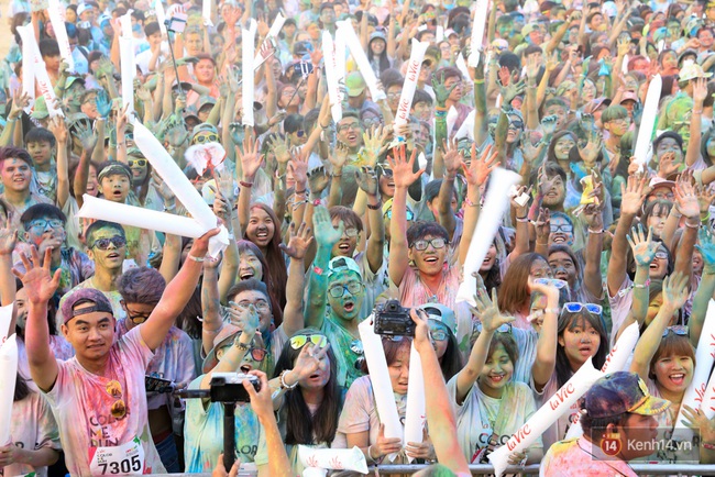 Quá vui, quá sôi động với hàng nghìn bạn trẻ tại đường chạy La Vie Color Me Run - Ảnh 40.