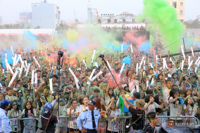 Quá vui, quá sôi động với hàng nghìn bạn trẻ tại đường chạy La Vie Color Me Run - Ảnh 41.