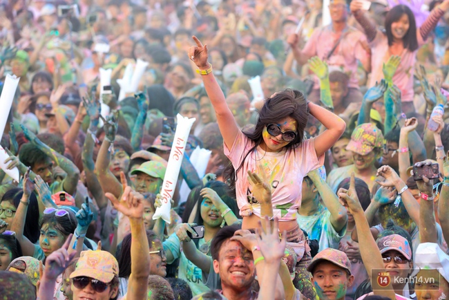 Quá vui, quá sôi động với hàng nghìn bạn trẻ tại đường chạy La Vie Color Me Run - Ảnh 42.