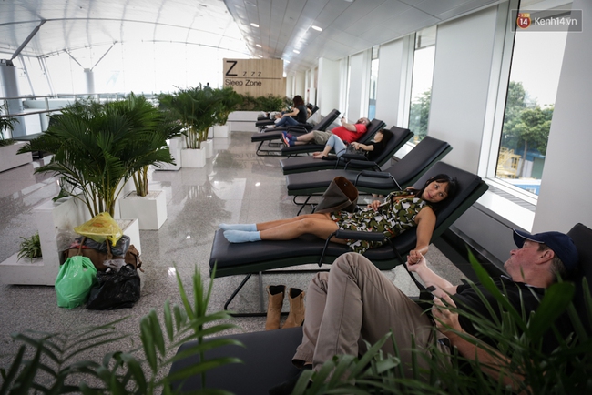 Cận cảnh chỗ ngủ đầy cây xanh và khu vui chơi miễn phí ở nhà ga sân bay Tân Sơn Nhất - Ảnh 5.
