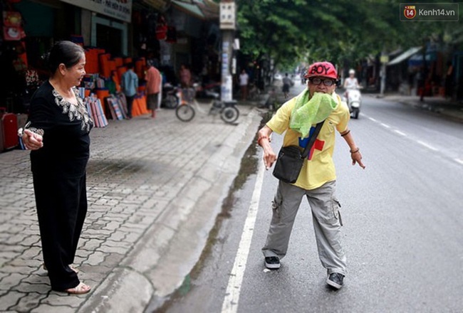 Nghị lực phi thường của chàng công tử ngồi xe lăn đi quyên tiền từ thiện trên phố - Ảnh 9.