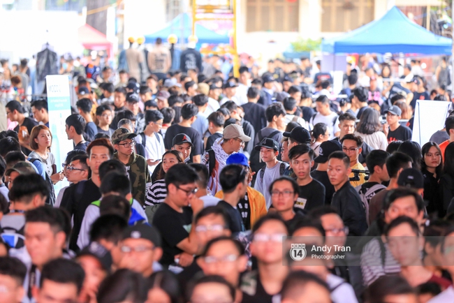 Khó mà tin được, hàng nghìn bạn trẻ Sài Gòn này tụ tập lại chỉ để... ngắm và mua giày Sneaker - Ảnh 13.