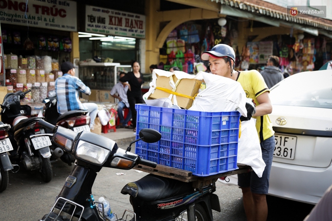 Chợ Lớn tạm ngưng hoạt động 1 năm, các tiểu thương cuối cùng buồn bã dọn hàng - Ảnh 14.