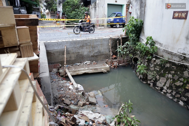 Cận cảnh dòng kênh được nạo vét để giúp sân bay Tân Sơn Nhất thoát ngập - Ảnh 6.