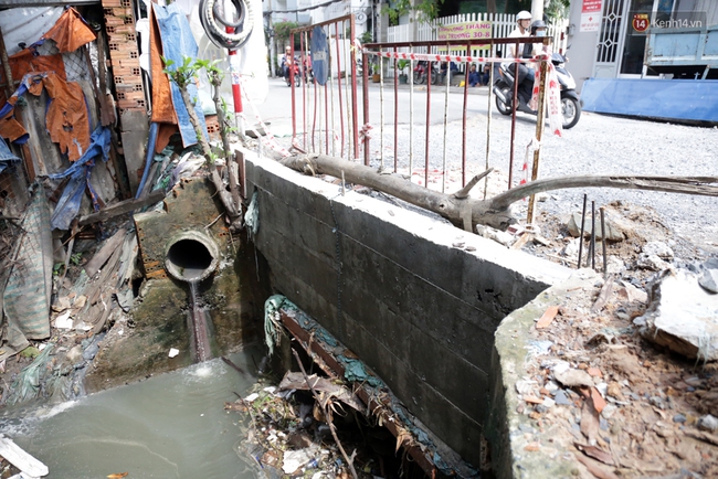 Cận cảnh dòng kênh được nạo vét để giúp sân bay Tân Sơn Nhất thoát ngập - Ảnh 13.