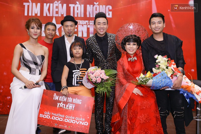 Qu&aacute;n qu&acirc;n 9 tuổi Trọng Nh&acirc;n khiến nh&oacute;m Rock nổi tiếng thế giới trầm trồ - Ảnh 6.