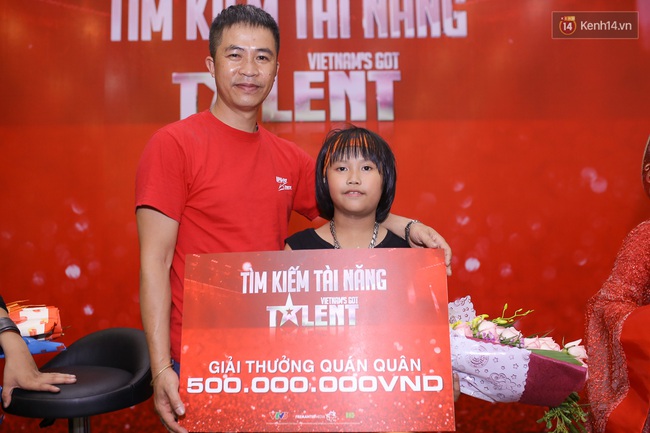 Qu&aacute;n qu&acirc;n 9 tuổi Trọng Nh&acirc;n khiến nh&oacute;m Rock nổi tiếng thế giới trầm trồ - Ảnh 8.