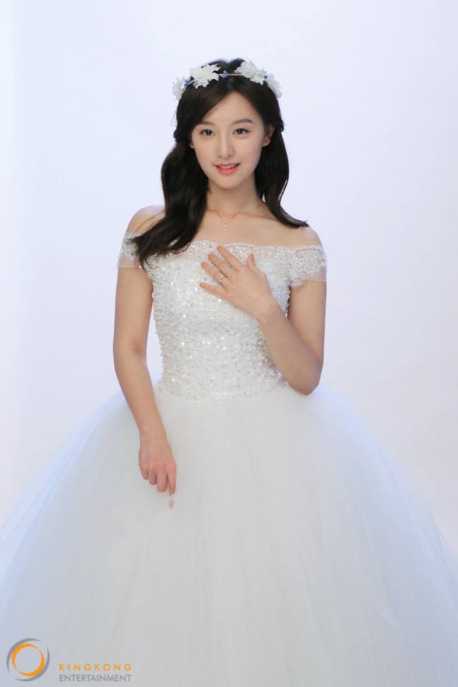 Cởi bỏ quân phục, Trung úy Yoon Kim Ji Won đẹp e ấp trong bộ váy cưới - Ảnh 5.