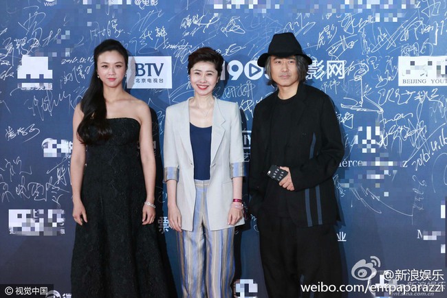 Đường Y&ecirc;n rạng rỡ b&ecirc;n trai đẹp Chung H&aacute;n Lương - Lee Min Ho tr&ecirc;n thảm đỏ LHP quốc tế Bắc Kinh - Ảnh 15.