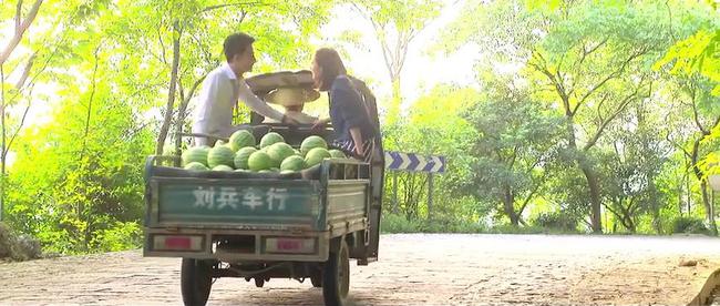 Rũ bỏ h&igrave;nh ảnh lạnh l&ugrave;ng, Ho&agrave;ng Hi&ecirc;n trở th&agrave;nh ch&agrave;ng trai ấm &aacute;p b&ecirc;n Dương Mịch - Ảnh 4.