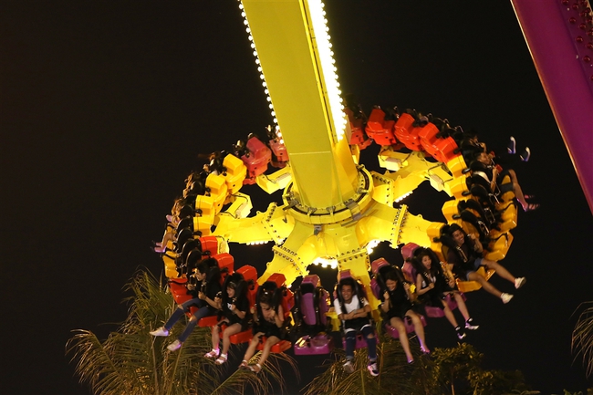 Tới Asia Park Đ&agrave; Nẵng chơi Singapore Sling: Top 10 tr&ograve; chơi cảm gi&aacute;c mạnh nhất thế giới - Ảnh 2.