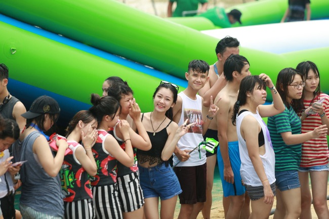Những c&ocirc; n&agrave;ng xinh đẹp của Đ&agrave; Nẵng đ&atilde; tập trung ở đ&acirc;y trong m&ugrave;a h&egrave; n&agrave;y - Ảnh 1.