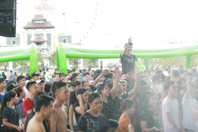 Những c&ocirc; n&agrave;ng xinh đẹp của Đ&agrave; Nẵng đ&atilde; tập trung ở đ&acirc;y trong m&ugrave;a h&egrave; n&agrave;y - Ảnh 11.