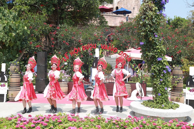 Say men rượu v&agrave; hoa B&agrave; N&agrave; Hills - Ảnh 2.