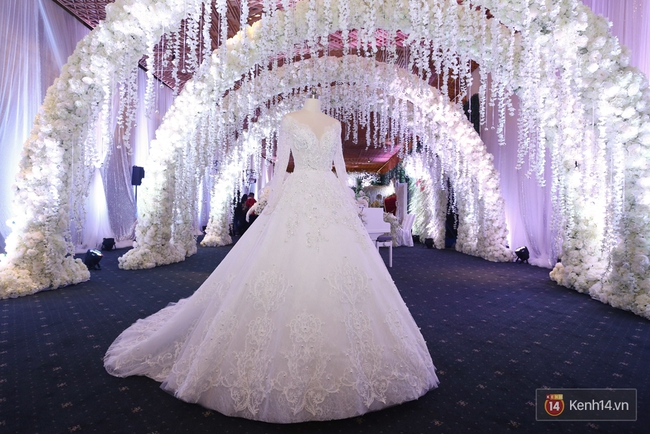 Hé lộ chiếc váy cưới của Hari Won được Trấn Thành đặt riêng trong hôn lễ