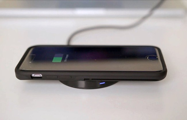 iPhone 8 dần lộ diện: Tuyệt t&aacute;c bằng k&iacute;nh, kh&ocirc;ng viền m&agrave;n h&igrave;nh v&agrave; ph&iacute;m vật l&yacute; - Ảnh 4.